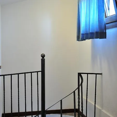 Eye Q Seaview Aparthotel 2*