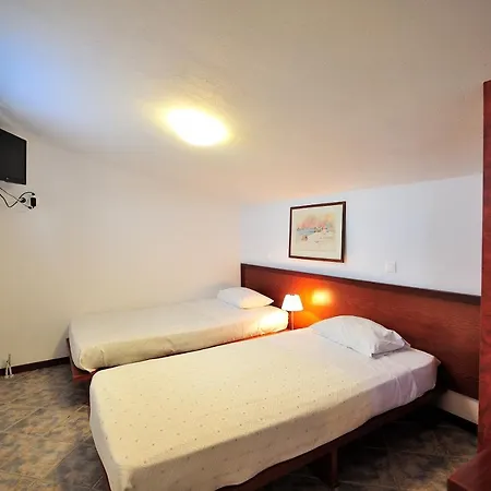 Eye Q Seaview Aparthotel