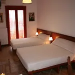 Eye Q Seaview Apartahotel