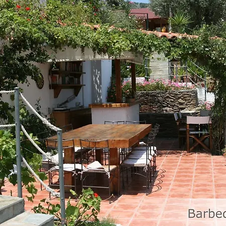 Eye Q Seaview Апарт-отель 4*