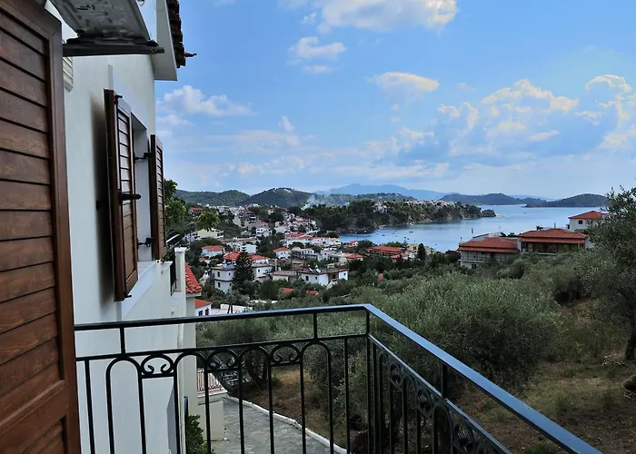 Eye Q Seaview Aparthotel 4*