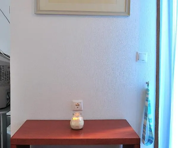 Eye Q Seaview Aparthotel 4*