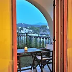 Eye Q Seaview Aparthotel