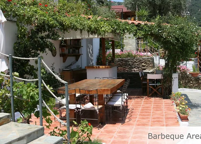 Eye Q Seaview Aparthotel 4*