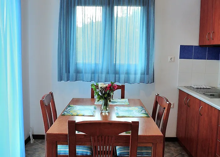 Eye Q Seaview Aparthotel 4*