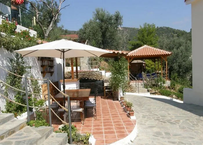 Eye Q Seaview Aparthotel 4*